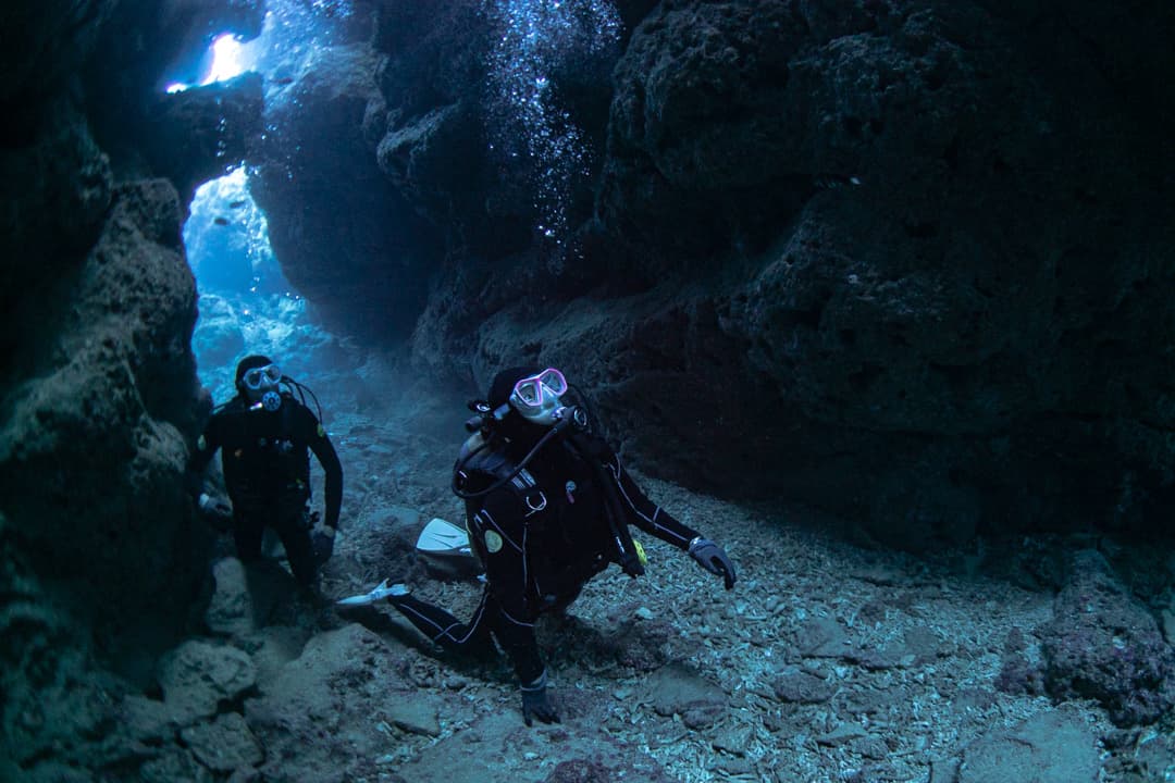 Cave dive with two divers and blue light